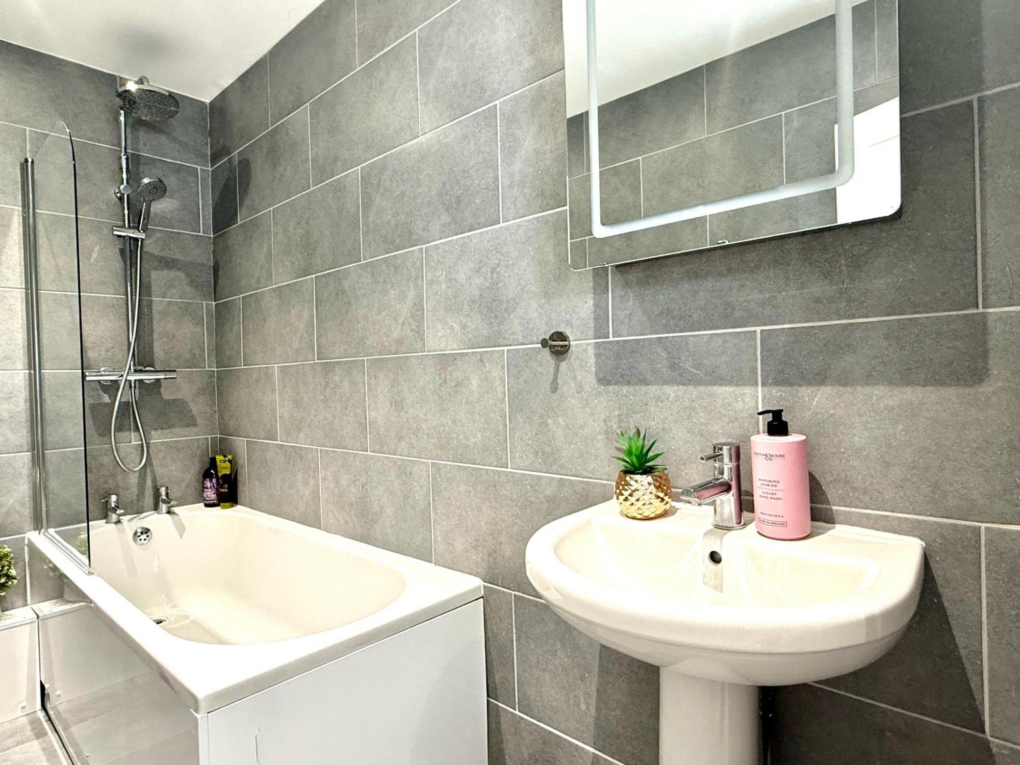 Hazel 1-Bedroom Cousy Flat, Parking, Wifi, Prime Location, Close To Blenheim Palace & Oxford Kidlington Zewnętrze zdjęcie