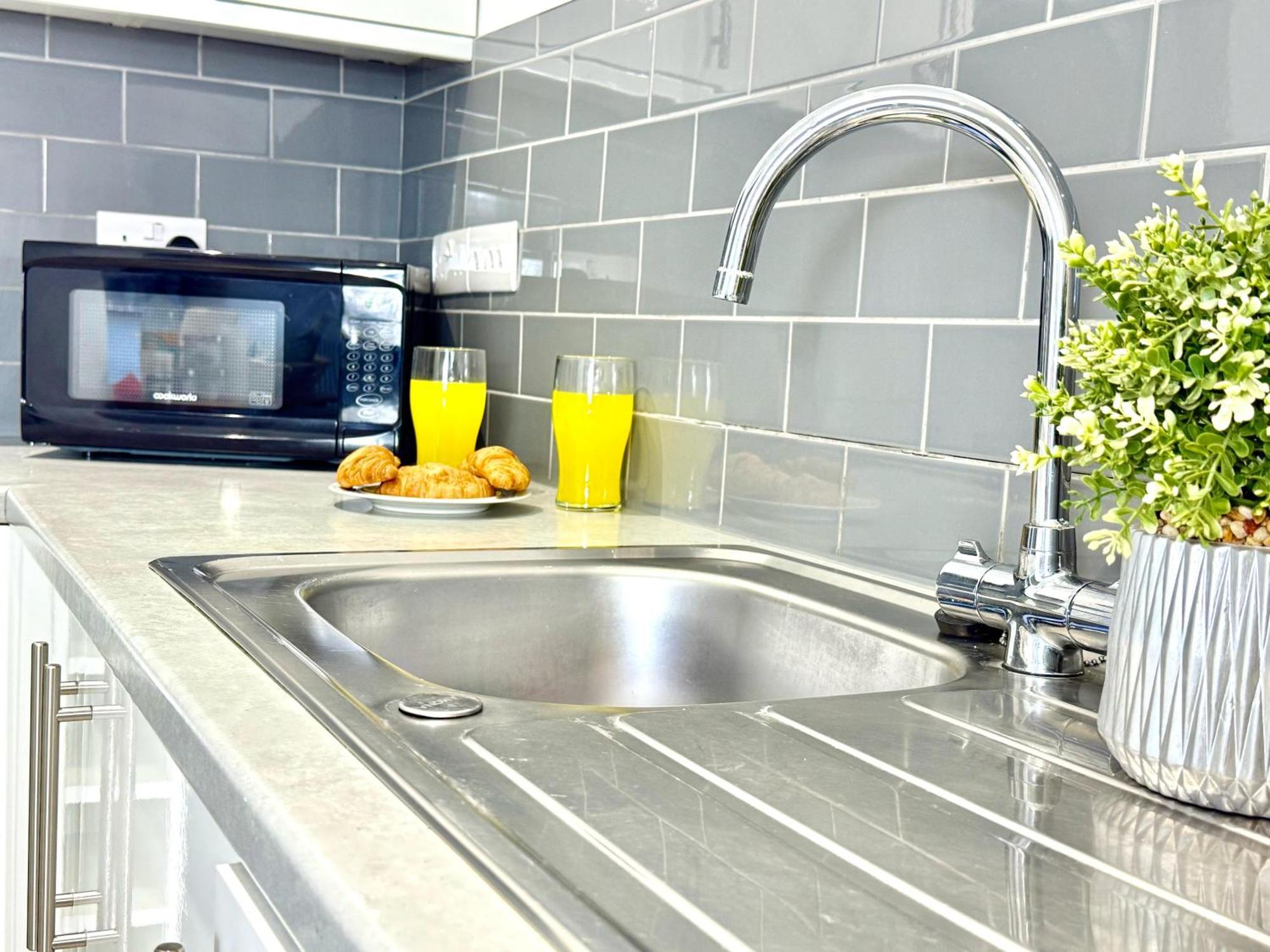 Hazel 1-Bedroom Cousy Flat, Parking, Wifi, Prime Location, Close To Blenheim Palace & Oxford Kidlington Zewnętrze zdjęcie