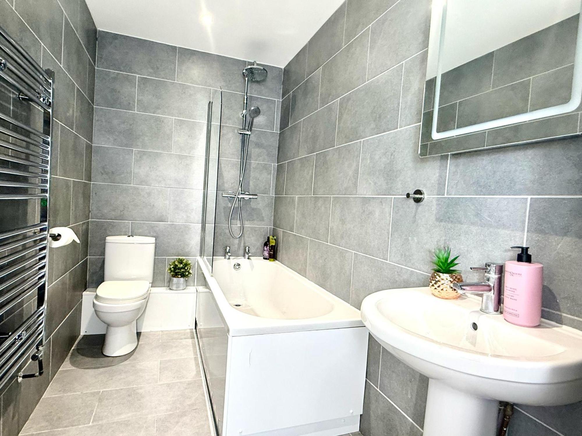 Hazel 1-Bedroom Cousy Flat, Parking, Wifi, Prime Location, Close To Blenheim Palace & Oxford Kidlington Zewnętrze zdjęcie
