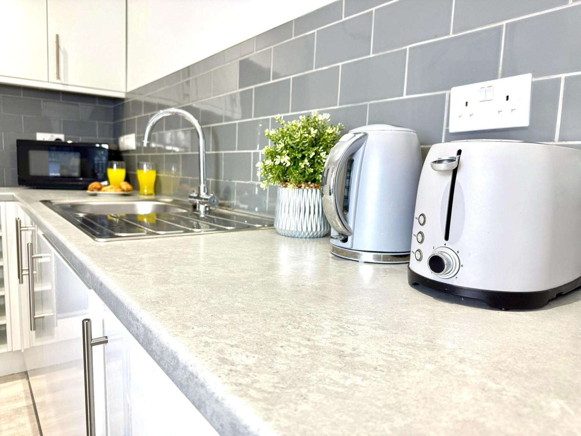 Hazel 1-Bedroom Cousy Flat, Parking, Wifi, Prime Location, Close To Blenheim Palace & Oxford Kidlington Zewnętrze zdjęcie