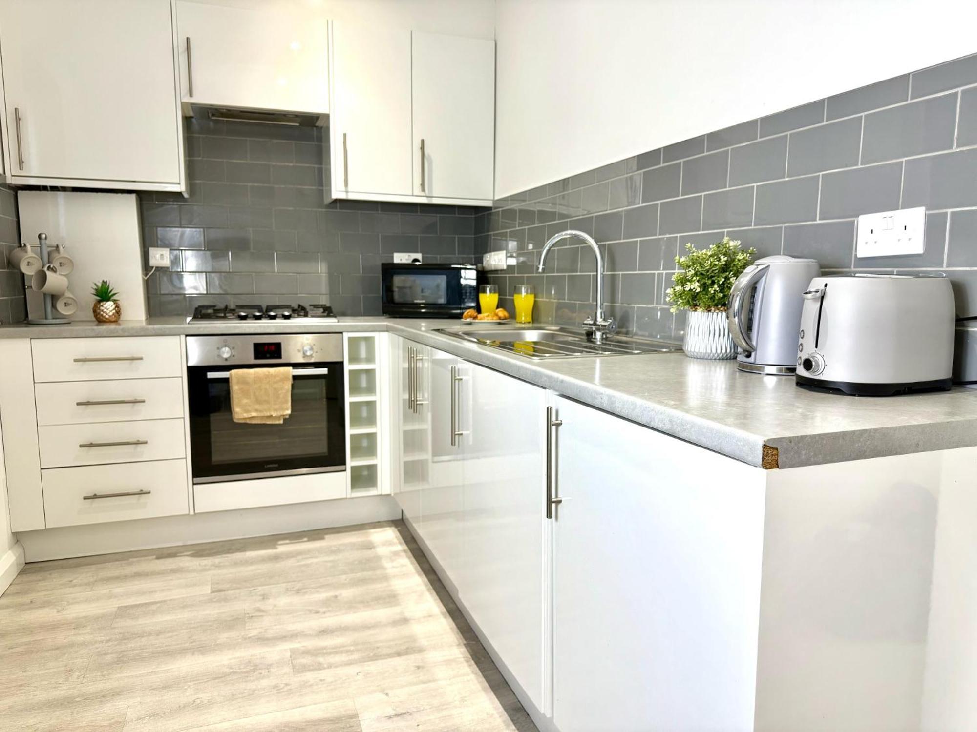 Hazel 1-Bedroom Cousy Flat, Parking, Wifi, Prime Location, Close To Blenheim Palace & Oxford Kidlington Zewnętrze zdjęcie